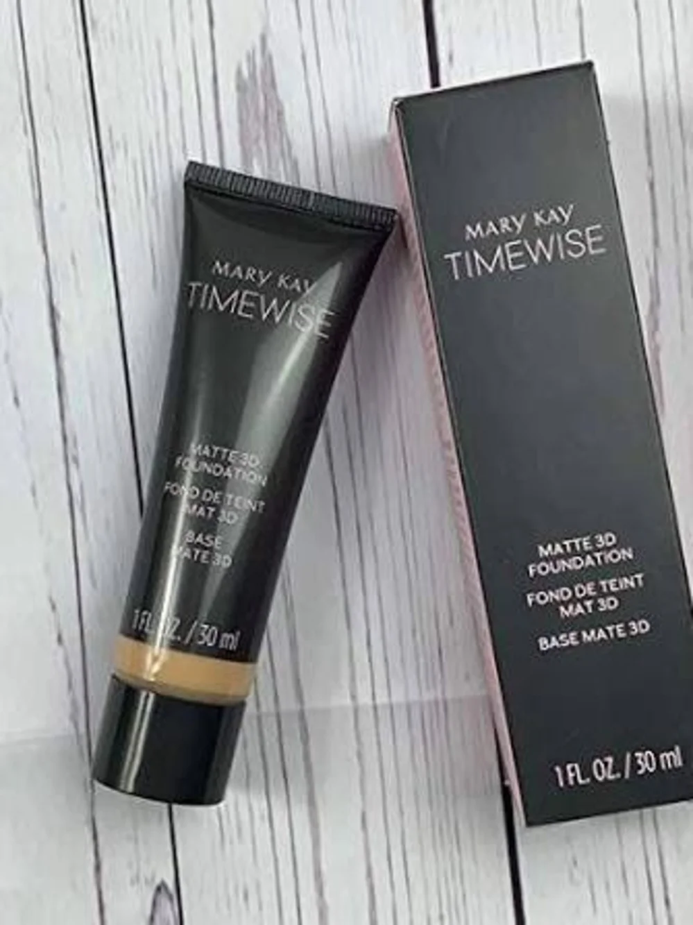 Mary Kay TimeWise Matte 3D Foundation - Black Tube with Beige Base